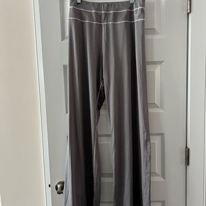 Never worn Womens Sheex lounge pants in size M.